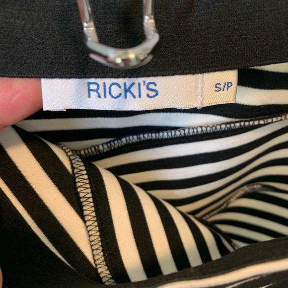 Black and white striped bandage style skirt. - Picture 4 of 6